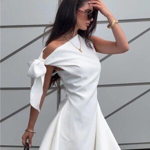 White One-Shoulder Bow Detail Dress